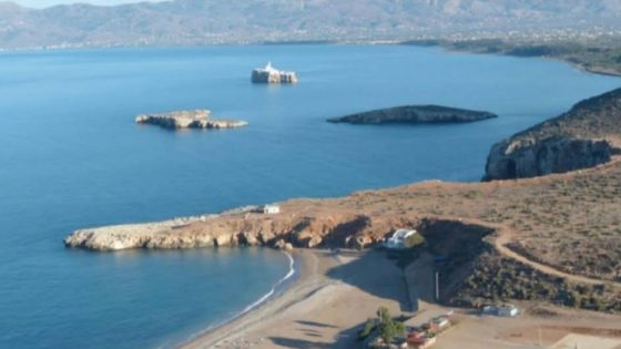 وزارة الدفاع الإسبانية تنفي إنزال العلم من جزيرتين قبالة السواحل المغربية