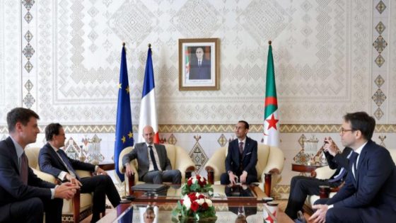 وزير الداخلية الفرنسي يحذر من “ليّ الأذرع” مع الجزائر وسط تصاعد التوتر الدبلوماسي