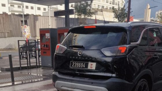 سيارة جماعة تاكوشت تتجول في شوارع الدار البيضاء وتثير جدلاً حول استعمال السيارات الإدارية