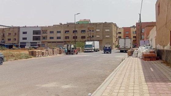 دروݣري يحول محله إلى ݣلسة عشوائية لبيع وشراء مواد البناء بتيط مليل والسلطة بالملحقة الإدارية البدر خارج نطاق الخدمة .. الجزء الأول