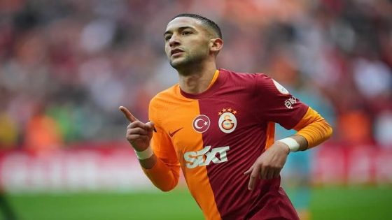 “حكيم زياش يقترب من الانتقال إلى الدحيل القطري بعد مغادرته غلطة سراي”