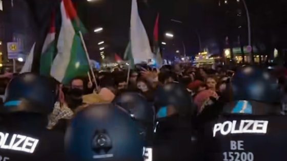 الشرطة الألمانية تعتدي على متظاهرات داعمات لفلسطين في برلين: تزامنًا مع اليوم العالمي للمرأة