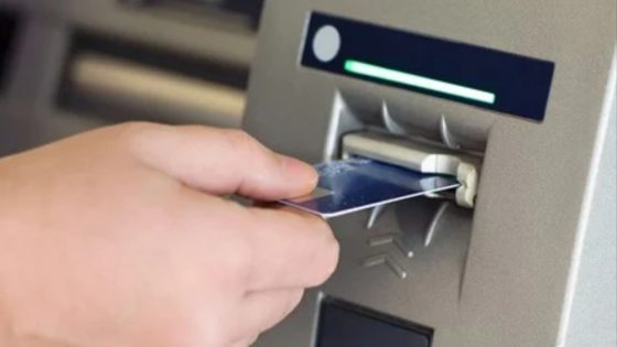 التحديات التي تواجه المواطنين في خدمات الشبابيك الإلكترونية للبنوك خلال عيد الفطر: توقف الخدمات ونفاد السيولة تؤثر على تحضيرات العيد