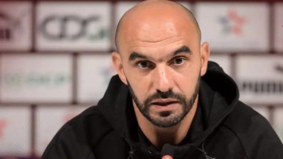 الركراكي يقطع جولته الأوروبية لحضور ديربي البيضاء ومتابعة ثلاثي المنتخب المحلي