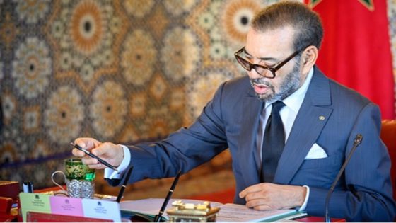 جلالة الملك محمد السادس يعزي أسرة الإعلامي الراحل محمد حسن الوالي ويشيد بعطاءاته في خدمة الإعلام الوطني