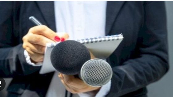 هل يحق للموظف (ة) ممارسة الإعلام بشكل عام ؟