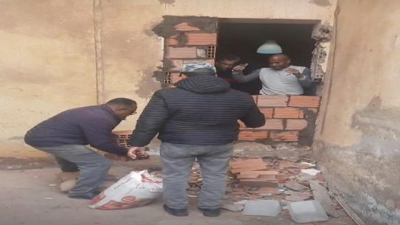 تدخل حازم لسلطات عين السبع لإغلاق باب عشوائي بعمارة سكنية