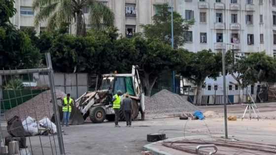 الدار البيضاء: تقدم أشغال إنجاز ملعب للقرب بشارع الحرية على موقع كان مخصصًا سابقًا لوقوف السيارات